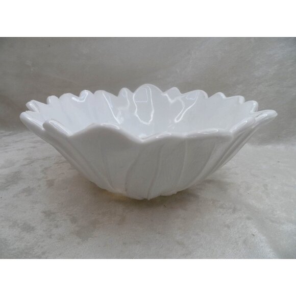 Lily Pons Indiana Milk Glass Candy Dish Bowl Flower White 7" Sunflower Design - Picture 1 of 7